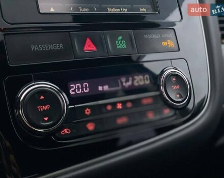 Черный Мицубиси Аутлендер, объемом двигателя 3 л и пробегом 146 тыс. км за 15990 $, фото 26 на Automoto.ua