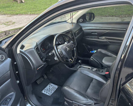 Чорний Міцубісі Аутлендер, об'ємом двигуна 3 л та пробігом 122 тис. км за 17645 $, фото 4 на Automoto.ua