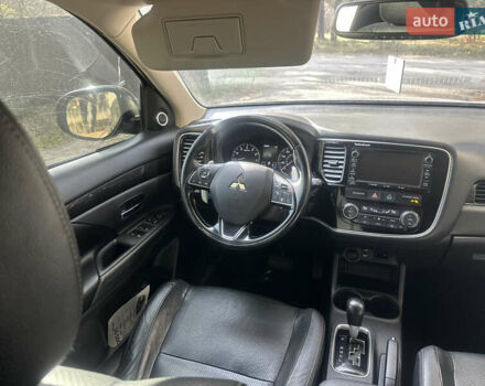 Мицубиси Аутлендер 2016 в Киеве на Automoto.ua Черный Мицубиси Аутлендер, объемом двигателя 3 л и пробегом 248 тыс. км за 15500 $, фото 16 на Automoto.ua