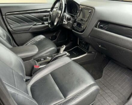 Чорний Міцубісі Аутлендер, об'ємом двигуна 0 л та пробігом 135 тис. км за 8600 $, фото 6 на Automoto.ua