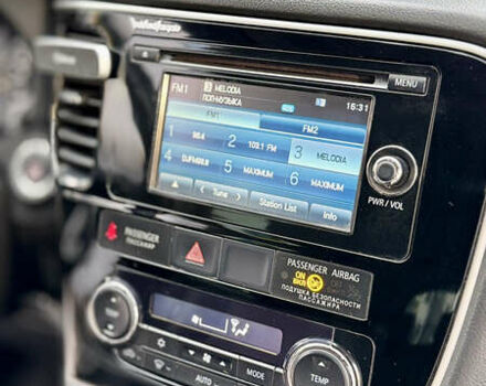 Чорний Міцубісі Аутлендер, об'ємом двигуна 2.36 л та пробігом 154 тис. км за 19500 $, фото 6 на Automoto.ua