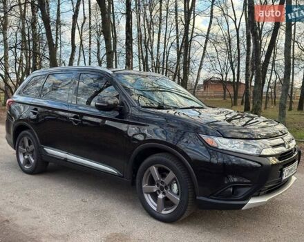 Черный Мицубиси Аутлендер, объемом двигателя 3 л и пробегом 99 тыс. км за 15800 $, фото 3 на Automoto.ua