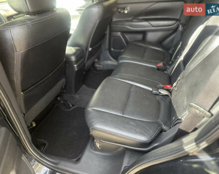 Мицубиси Аутлендер 2016 в Киеве на Automoto.ua Черный Мицубиси Аутлендер, объемом двигателя 3 л и пробегом 248 тыс. км за 15500 $, фото 6 на Automoto.ua