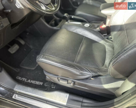 Мицубиси Аутлендер 2016 в Киеве на Automoto.ua Черный Мицубиси Аутлендер, объемом двигателя 3 л и пробегом 248 тыс. км за 15500 $, фото 10 на Automoto.ua