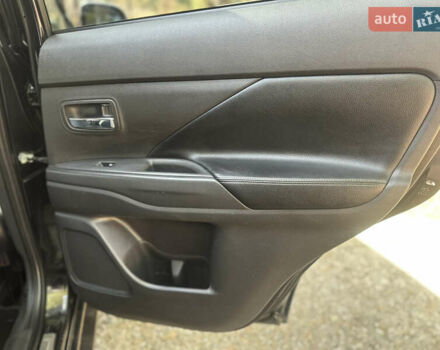 Мицубиси Аутлендер 2016 в Киеве на Automoto.ua Черный Мицубиси Аутлендер, объемом двигателя 3 л и пробегом 248 тыс. км за 15500 $, фото 11 на Automoto.ua