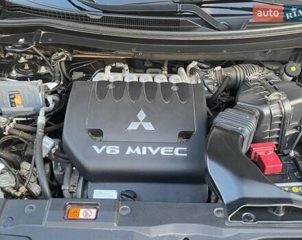 Чорний Міцубісі Аутлендер, об'ємом двигуна 3 л та пробігом 105 тис. км за 18200 $, фото 15 на Automoto.ua