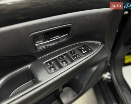 Міцубісі Аутлендер 2016 у Чернівцях на Automoto.ua Чорний Міцубісі Аутлендер, об'ємом двигуна 2.2 л та пробігом 214 тис. км за 20400 $, фото 6 на Automoto.ua