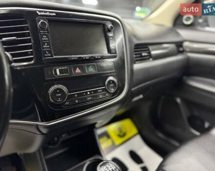 Міцубісі Аутлендер 2016 у Чернівцях на Automoto.ua Чорний Міцубісі Аутлендер, об'ємом двигуна 2.2 л та пробігом 214 тис. км за 20400 $, фото 10 на Automoto.ua