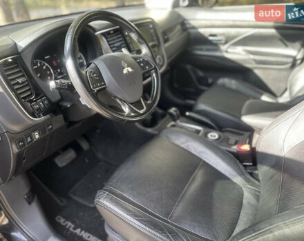 Мицубиси Аутлендер 2016 в Киеве на Automoto.ua Черный Мицубиси Аутлендер, объемом двигателя 3 л и пробегом 248 тыс. км за 15500 $, фото 9 на Automoto.ua