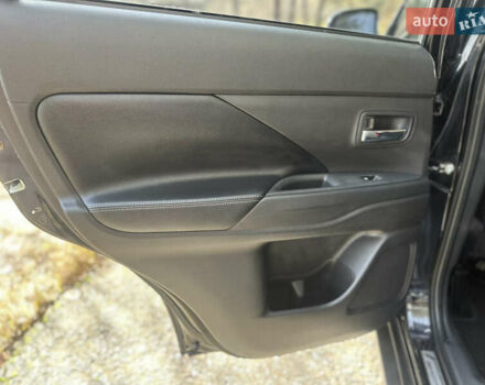 Мицубиси Аутлендер 2016 в Киеве на Automoto.ua Черный Мицубиси Аутлендер, объемом двигателя 3 л и пробегом 248 тыс. км за 15500 $, фото 7 на Automoto.ua