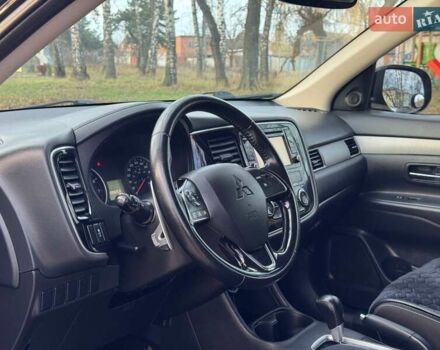 Черный Мицубиси Аутлендер, объемом двигателя 3 л и пробегом 99 тыс. км за 15800 $, фото 24 на Automoto.ua