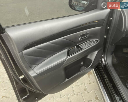 Чорний Міцубісі Аутлендер, об'ємом двигуна 2 л та пробігом 145 тис. км за 21200 $, фото 9 на Automoto.ua