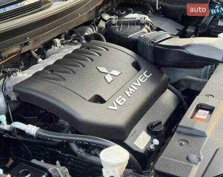 Черный Мицубиси Аутлендер, объемом двигателя 3 л и пробегом 99 тыс. км за 15800 $, фото 42 на Automoto.ua