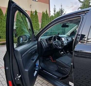 Черный Мицубиси Аутлендер, объемом двигателя 2.36 л и пробегом 168 тыс. км за 14999 $, фото 2 на Automoto.ua