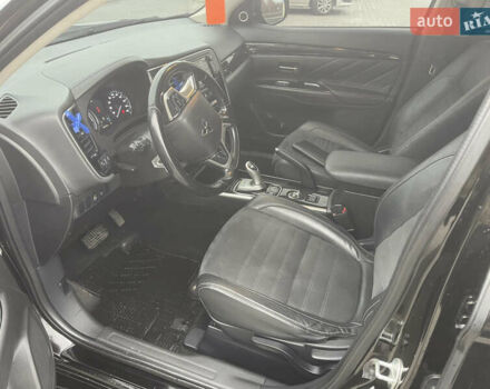 Чорний Міцубісі Аутлендер, об'ємом двигуна 2 л та пробігом 145 тис. км за 21200 $, фото 5 на Automoto.ua