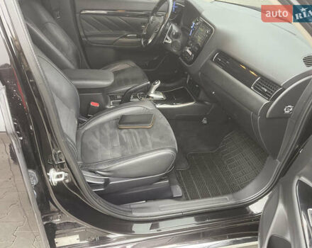 Чорний Міцубісі Аутлендер, об'ємом двигуна 2 л та пробігом 145 тис. км за 21200 $, фото 16 на Automoto.ua