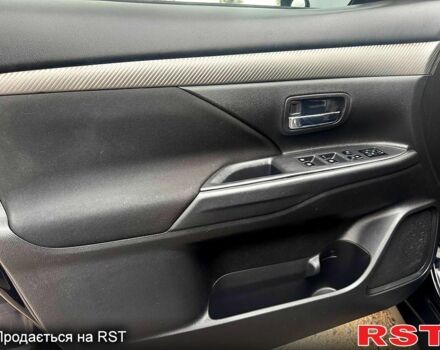 Чорний Міцубісі Аутлендер, об'ємом двигуна 3 л та пробігом 99 тис. км за 15998 $, фото 6 на Automoto.ua