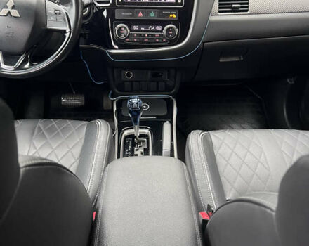 Чорний Міцубісі Аутлендер, об'ємом двигуна 2.36 л та пробігом 110 тис. км за 17500 $, фото 14 на Automoto.ua