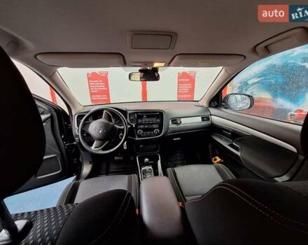 Чорний Міцубісі Аутлендер, об'ємом двигуна 2 л та пробігом 114 тис. км за 17600 $, фото 6 на Automoto.ua