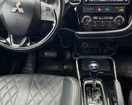 Чорний Міцубісі Аутлендер, об'ємом двигуна 2.36 л та пробігом 110 тис. км за 17500 $, фото 13 на Automoto.ua