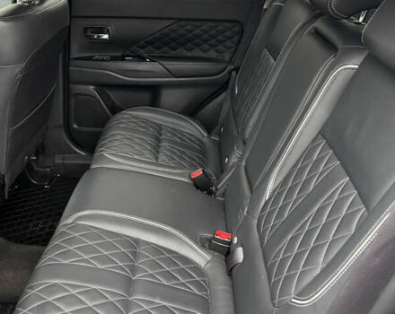 Чорний Міцубісі Аутлендер, об'ємом двигуна 2.36 л та пробігом 110 тис. км за 17500 $, фото 11 на Automoto.ua