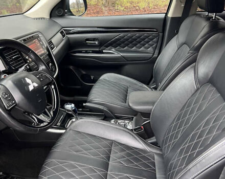 Чорний Міцубісі Аутлендер, об'ємом двигуна 2.36 л та пробігом 110 тис. км за 17500 $, фото 7 на Automoto.ua