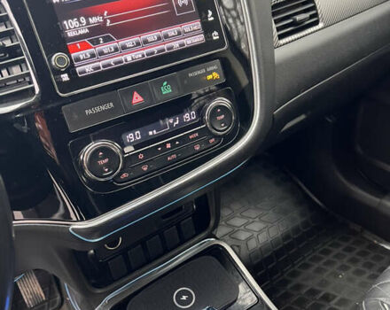 Чорний Міцубісі Аутлендер, об'ємом двигуна 2.36 л та пробігом 110 тис. км за 17500 $, фото 10 на Automoto.ua