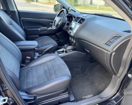 Чорний Міцубісі Аутлендер, об'ємом двигуна 2.4 л та пробігом 111 тис. км за 13999 $, фото 8 на Automoto.ua