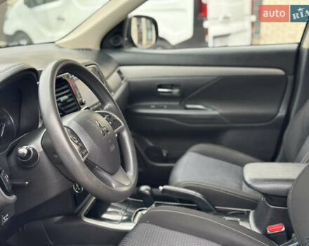 Чорний Міцубісі Аутлендер, об'ємом двигуна 2.36 л та пробігом 169 тис. км за 13450 $, фото 15 на Automoto.ua