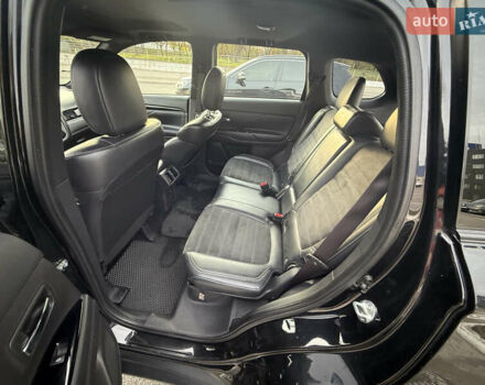 Черный Мицубиси Аутлендер, объемом двигателя 2.36 л и пробегом 153 тыс. км за 14800 $, фото 4 на Automoto.ua