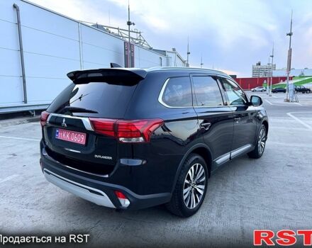 Черный Мицубиси Аутлендер, объемом двигателя 3 л и пробегом 115 тыс. км за 18200 $, фото 3 на Automoto.ua