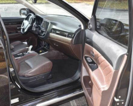 Чорний Міцубісі Аутлендер, об'ємом двигуна 2 л та пробігом 45 тис. км за 14000 $, фото 7 на Automoto.ua