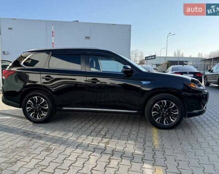 Черный Мицубиси Аутлендер, объемом двигателя 2 л и пробегом 67 тыс. км за 23000 $, фото 5 на Automoto.ua