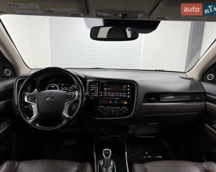 Чорний Міцубісі Аутлендер, об'ємом двигуна 2 л та пробігом 67 тис. км за 22999 $, фото 28 на Automoto.ua