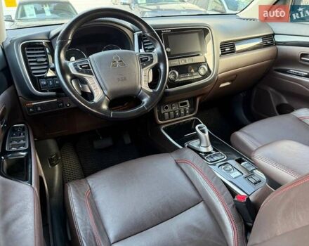 Черный Мицубиси Аутлендер, объемом двигателя 2 л и пробегом 67 тыс. км за 23000 $, фото 24 на Automoto.ua