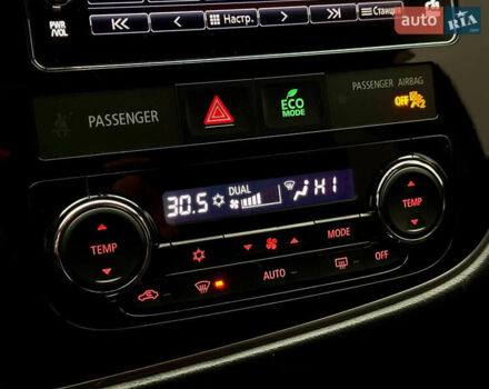 Чорний Міцубісі Аутлендер, об'ємом двигуна 2 л та пробігом 79 тис. км за 22900 $, фото 26 на Automoto.ua