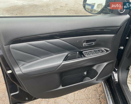 Черный Мицубиси Аутлендер, объемом двигателя 2 л и пробегом 76 тыс. км за 20800 $, фото 10 на Automoto.ua