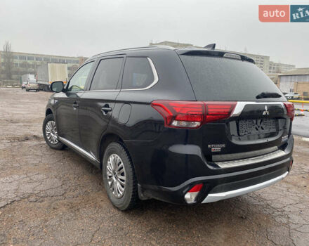 Черный Мицубиси Аутлендер, объемом двигателя 2 л и пробегом 76 тыс. км за 20800 $, фото 4 на Automoto.ua