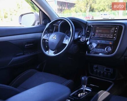 Черный Мицубиси Аутлендер, объемом двигателя 2.4 л и пробегом 130 тыс. км за 16200 $, фото 10 на Automoto.ua