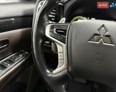 Чорний Міцубісі Аутлендер, об'ємом двигуна 2 л та пробігом 67 тис. км за 22999 $, фото 11 на Automoto.ua