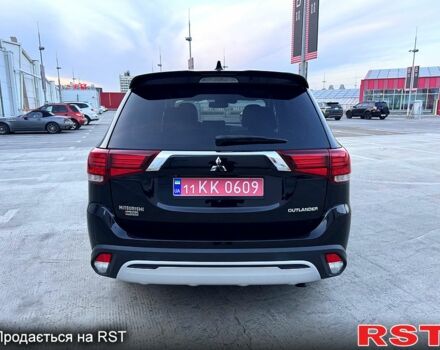 Черный Мицубиси Аутлендер, объемом двигателя 3 л и пробегом 115 тыс. км за 18200 $, фото 2 на Automoto.ua