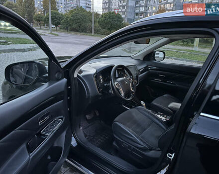 Мицубиси Аутлендер 2018 в Черкассах на Automoto.ua Черный Мицубиси Аутлендер, объемом двигателя 2 л и пробегом 147 тыс. км за 20000 $, фото 8 на Automoto.ua