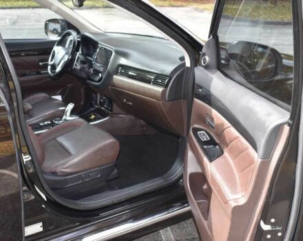 Чорний Міцубісі Аутлендер, об'ємом двигуна 2 л та пробігом 45 тис. км за 14000 $, фото 7 на Automoto.ua