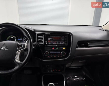 Чорний Міцубісі Аутлендер, об'ємом двигуна 2 л та пробігом 67 тис. км за 22999 $, фото 8 на Automoto.ua