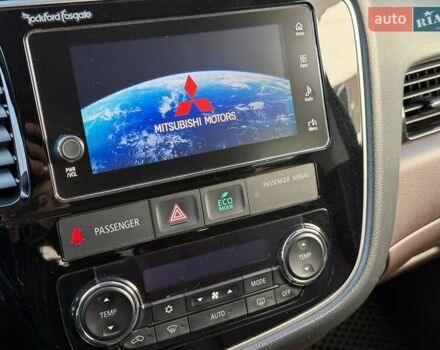 Черный Мицубиси Аутлендер, объемом двигателя 2 л и пробегом 67 тыс. км за 23000 $, фото 48 на Automoto.ua