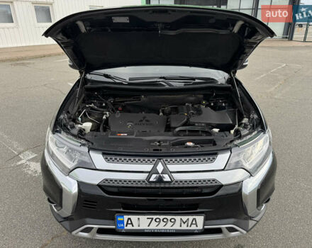 Міцубісі Аутлендер 2018 у Києві на Automoto.ua Чорний Міцубісі Аутлендер, об'ємом двигуна 2 л та пробігом 121 тис. км за 16000 $, фото 4 на Automoto.ua
