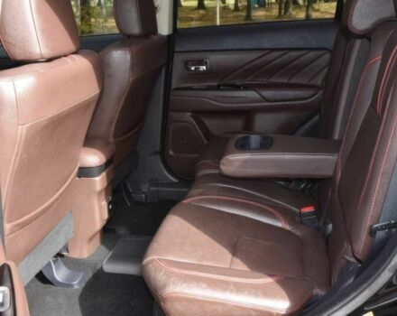 Чорний Міцубісі Аутлендер, об'ємом двигуна 2 л та пробігом 45 тис. км за 14000 $, фото 9 на Automoto.ua