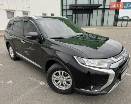 Міцубісі Аутлендер 2018 у Києві на Automoto.ua Чорний Міцубісі Аутлендер, об'ємом двигуна 2 л та пробігом 121 тис. км за 16000 $, фото 2 на Automoto.ua