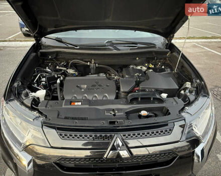 Черный Мицубиси Аутлендер, объемом двигателя 2.36 л и пробегом 153 тыс. км за 14800 $, фото 9 на Automoto.ua