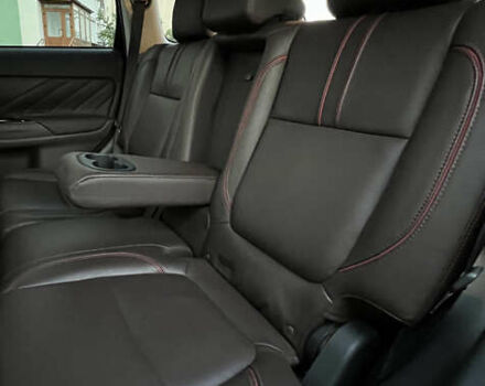 Чорний Міцубісі Аутлендер, об'ємом двигуна 2 л та пробігом 155 тис. км за 22500 $, фото 10 на Automoto.ua